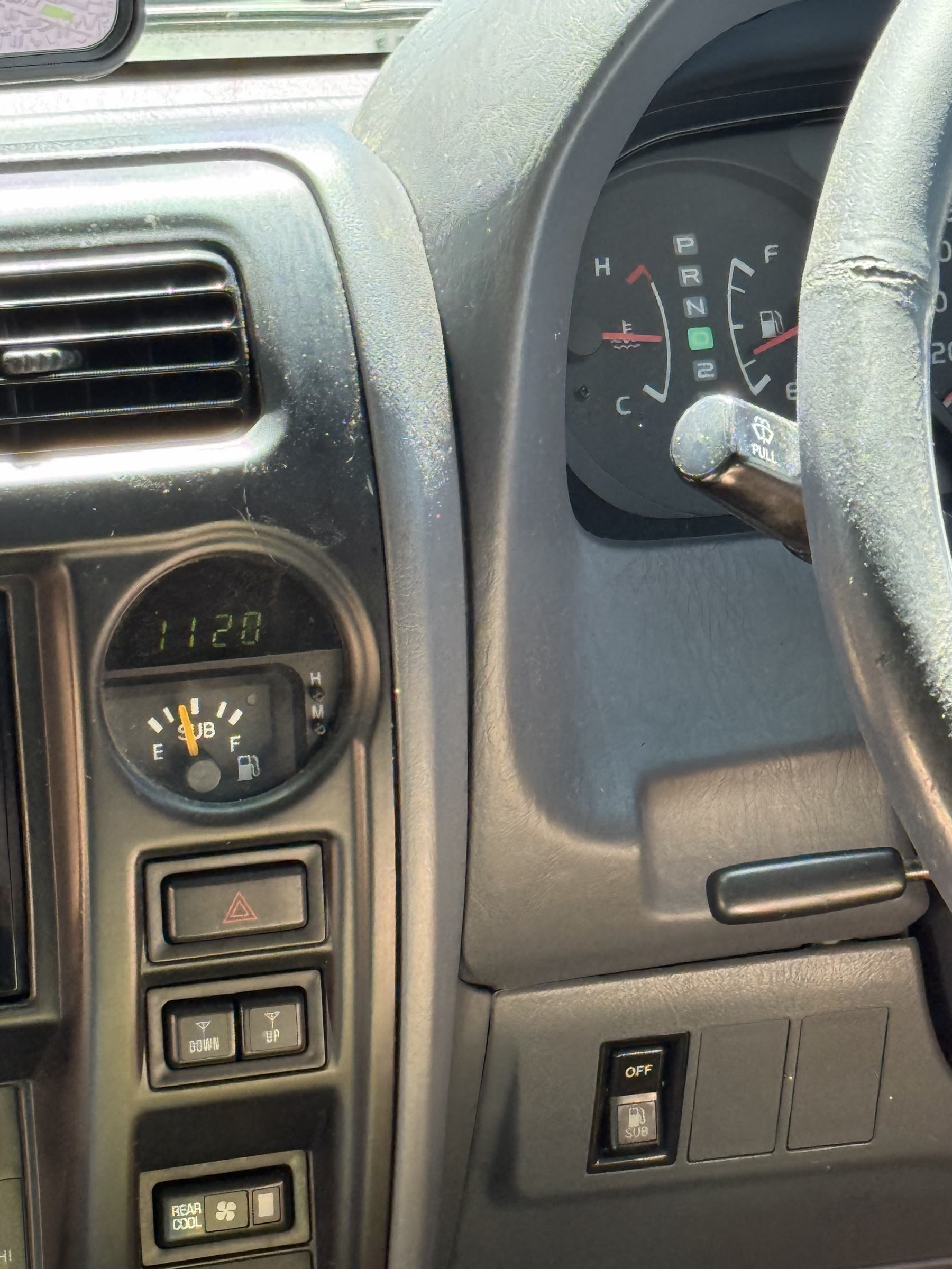 Prado dashboard with the SUB fuel tank gauge and switch
