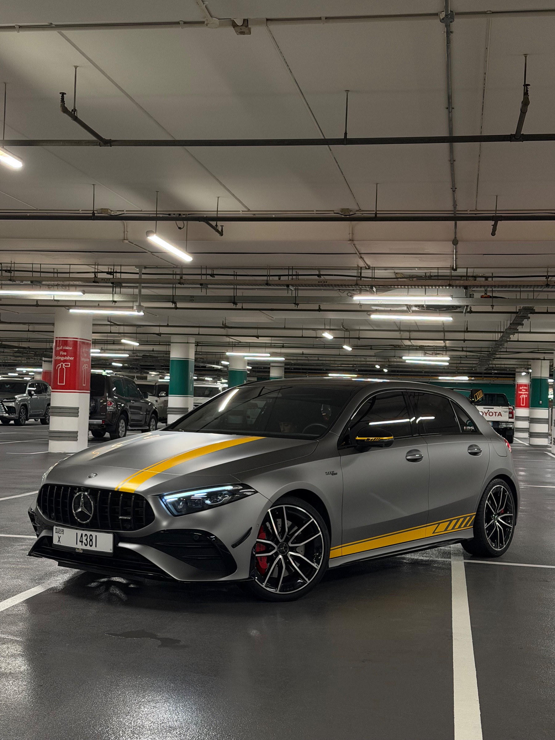 Mercedes-AMG A35 σε πάρκινγκ