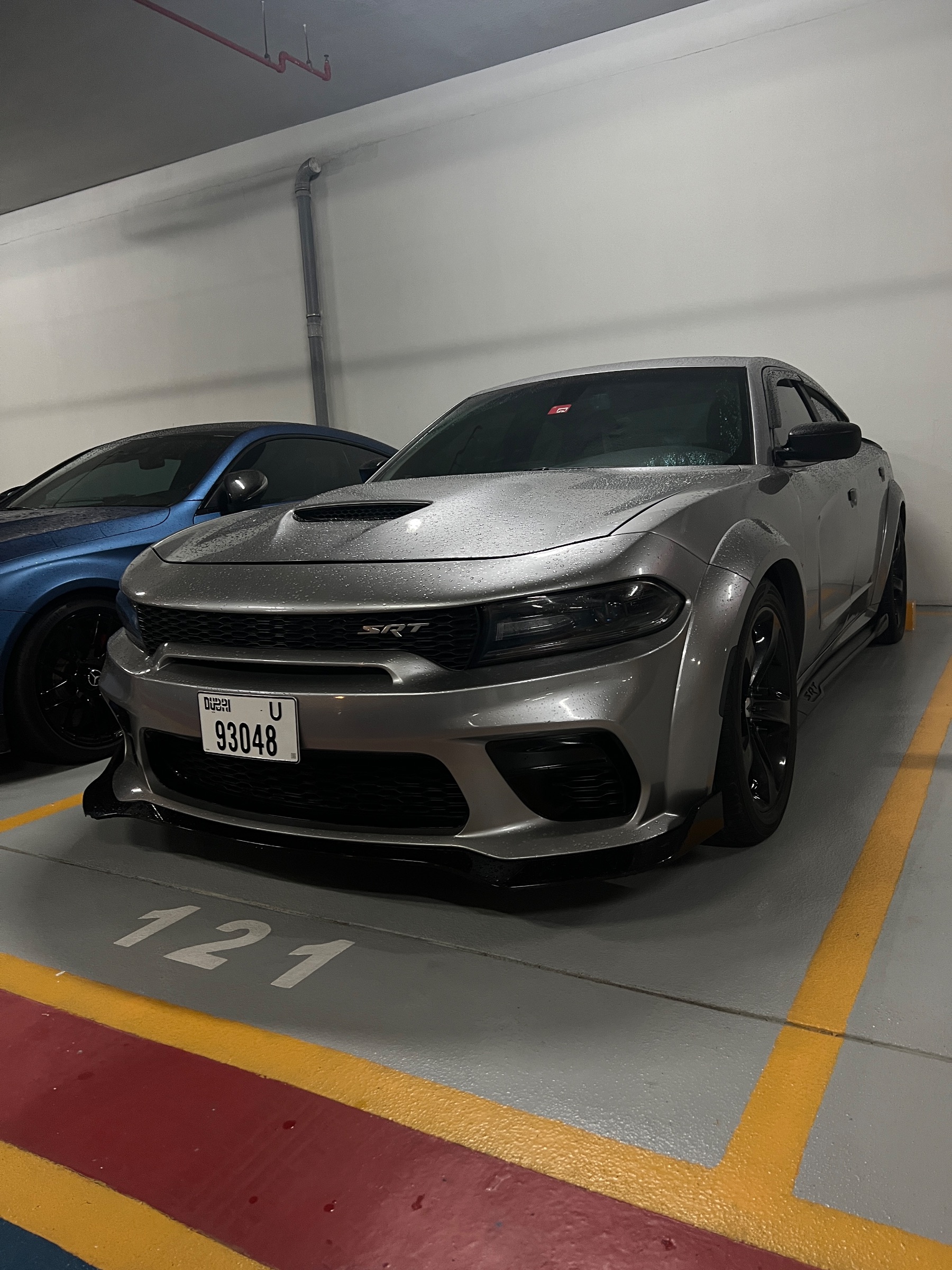 Dodge Charger SRT στο γκαράζ